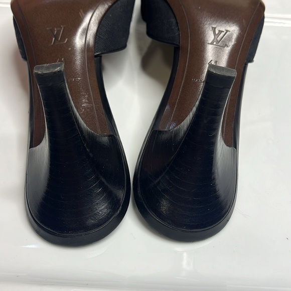 LOUIS VUITTON VINTAGE NEVER WORN HEELS - Picture 6 of 11